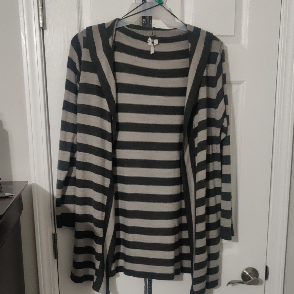 Black & Gray Striped Women’s Cardigan • Like New Bleu Ice •